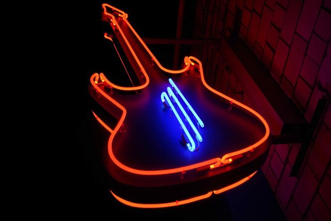 Hard Rock Cafe Prague with Set Lunch or Dinner - What priority seating really gives you