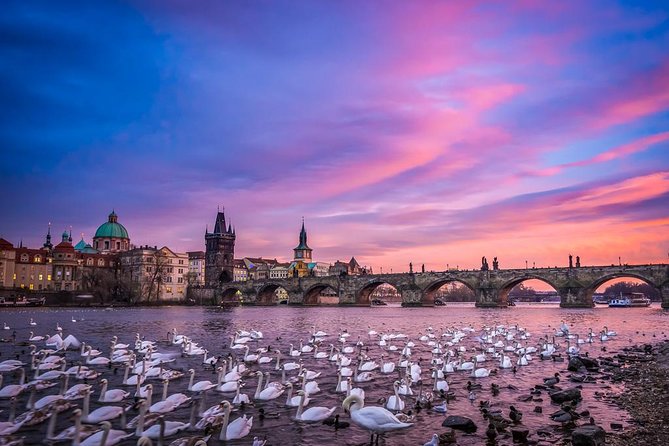 Johnny's Prague Photography Tour - Staroměstské náměstí: Old Town Details in 40 Minutes