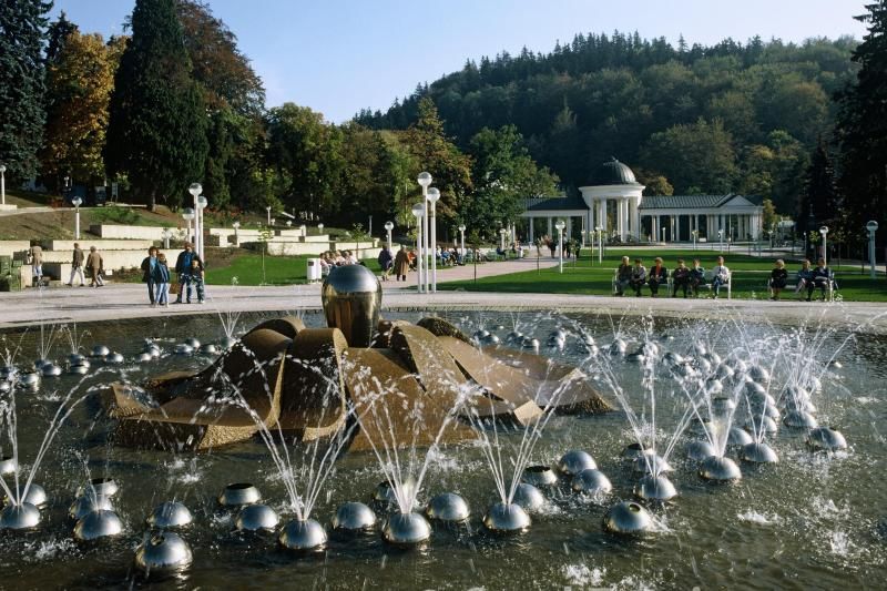 Karlovy Vary & Marianske Lazne Tour from Prague with Lunch - Who should book this tour?