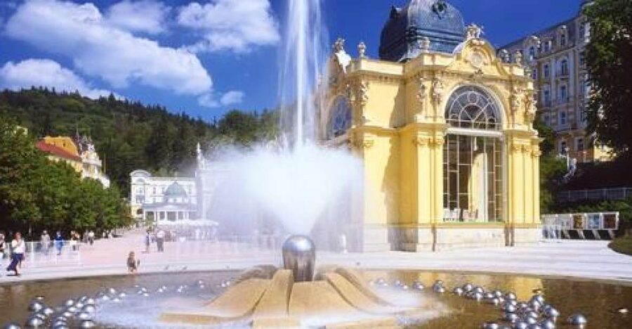 Karlovy Vary & Marianske Lazne Tour from Prague with Lunch - Moser glass: shop visit versus museum visit
