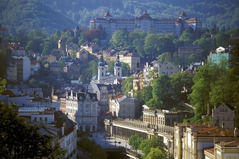 Karlovy Vary & Marianske Lazne Tour from Prague with Lunch - The Thun porcelain stop needs realistic expectations