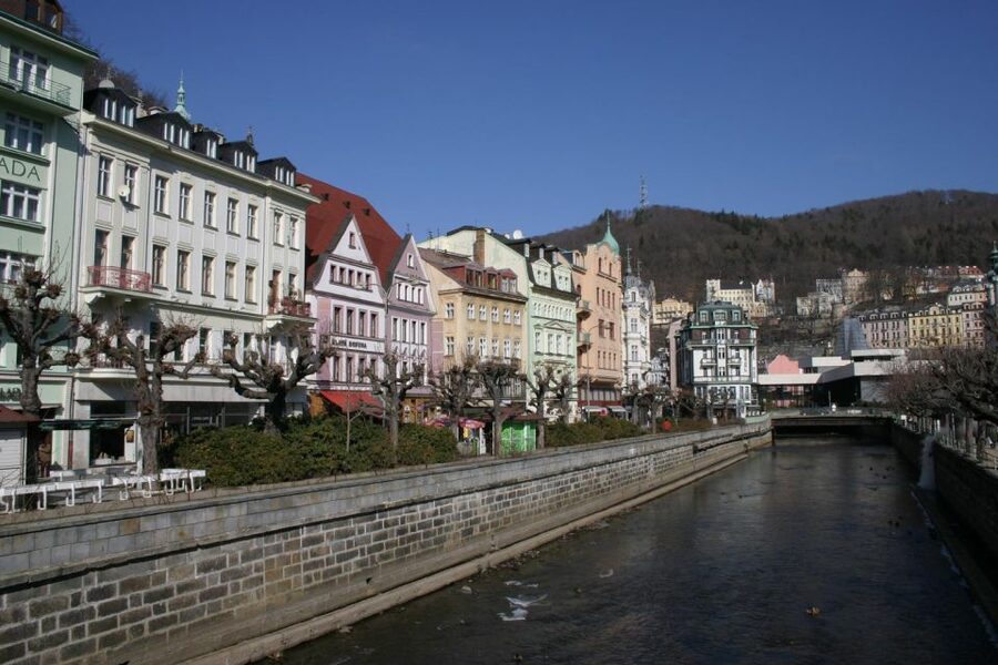 Karlovy Vary & Marianske Lazne Tour from Prague with Lunch - The guide can shape the whole experience