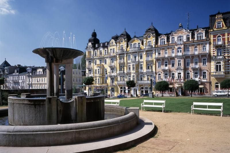 Karlovy Vary & Marianske Lazne Tour from Prague with Lunch - Transport, timing, and walking