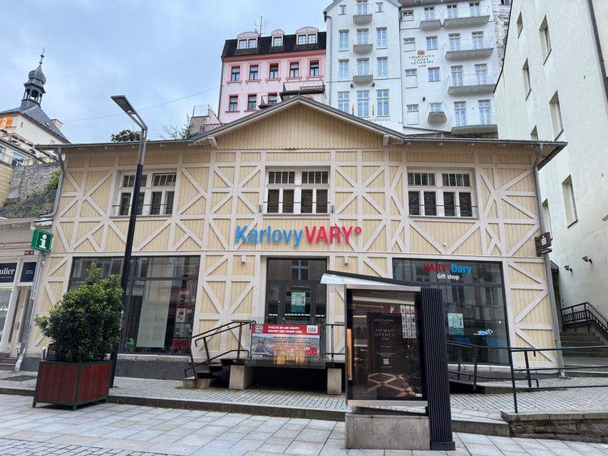 Karlovy Vary: Tourist Cinema Experience - Four languages make the film easier to follow