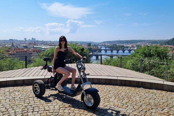 Live-Guided ️Trike-Harley️ Viewpoints tour of Prague - Starting at Malá Strana with coffee and a practice ride