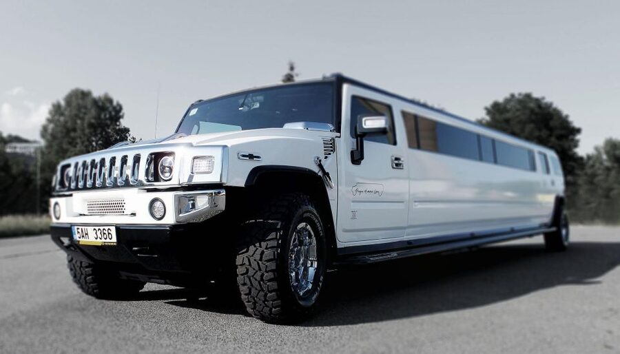 Long Hummer or Cadillac Limousine Party Ride - Choosing the Long Hummer or Long Cadillac