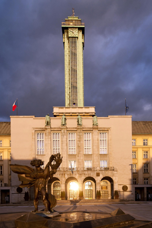 Ostrava: Entrance to the viewing tower of the new town hall - What you can see beyond the city