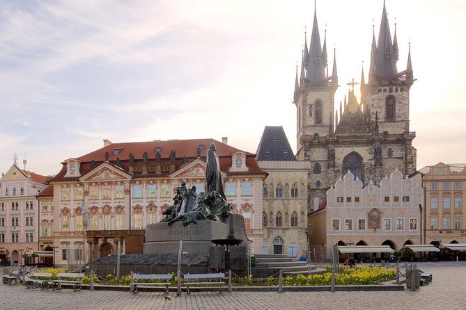 Pedestrian tour of Prague in Spanish - Key things to know before you book