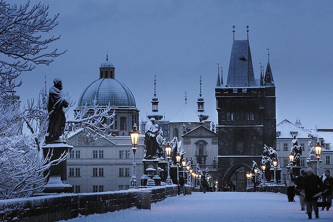 Pedestrian tour of Prague in Spanish - What the guides add to the experience