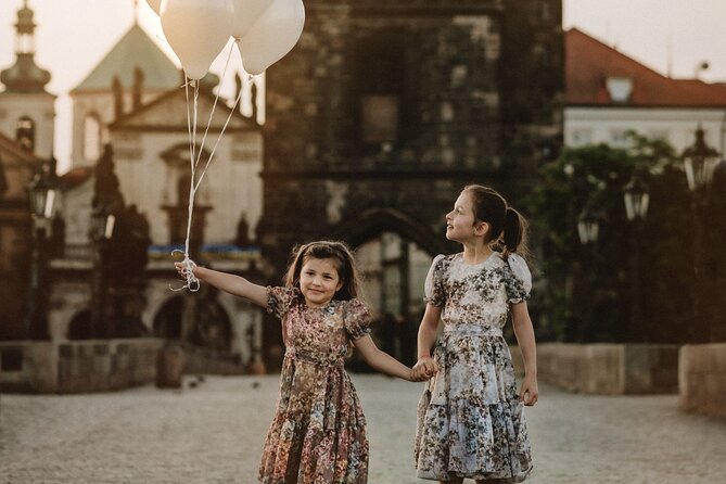 Photographer in Prague, private photoshoot - Kampa Park and Čertovka for softer backgrounds
