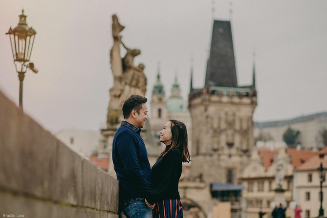 photoshoot in prague - Meeting at the Charles IV statue