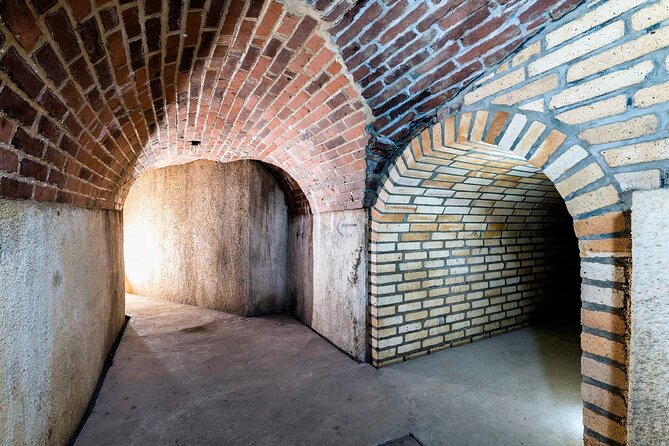 Pilsen Historic Underground Tour with a Glass of Beer - What the exhibits add to the walk