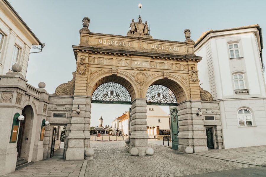 Pilsen: Pilsner Urquell Brewery Tour with Beer Tasting - Why Pilsner Urquell matters in beer history