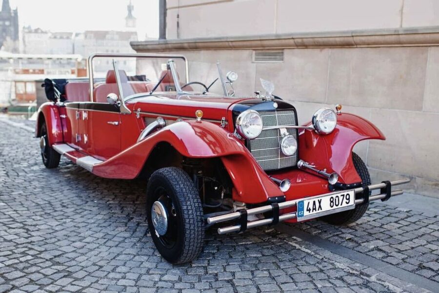 Prague: 1-Hour Private Tour in Vintage Car - The guide can make or break the hour