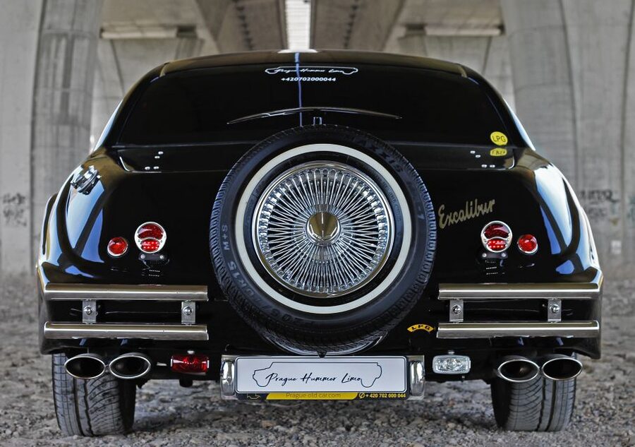 Prague: 1-Hour Vintage Limousine Rental - The Prague photo stop at Castle or Strahov
