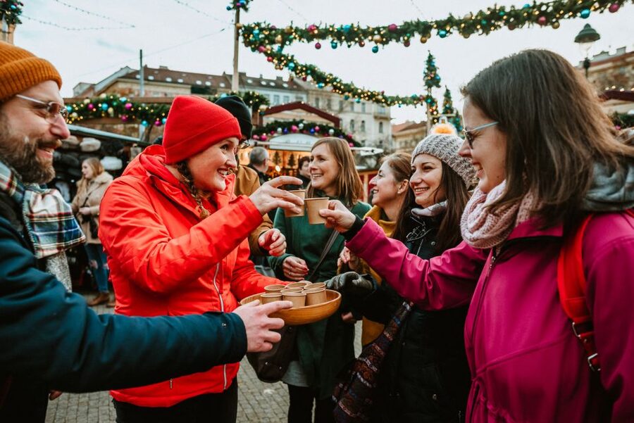 Prague: 2-3h Magical Christmas Markets Tour with Inclusions - Cookies, mulled wine, and hot mead