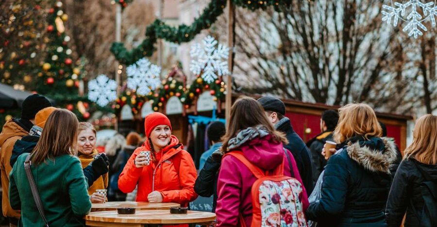 Prague: 2-3h Magical Christmas Markets Tour with Inclusions - The guides make or break the evening