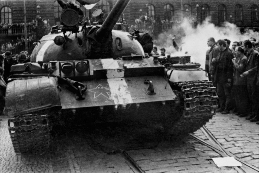Prague: 2-Hour Back to Communism Walking Tour - Starting at Na Příkopě 28 or Na Příkopě 864