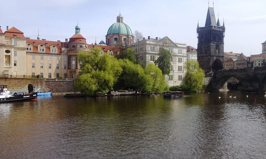 Prague: 2-Hour Lunch Cruise on the Vltava River - A calm way to see Prague from the Vltava