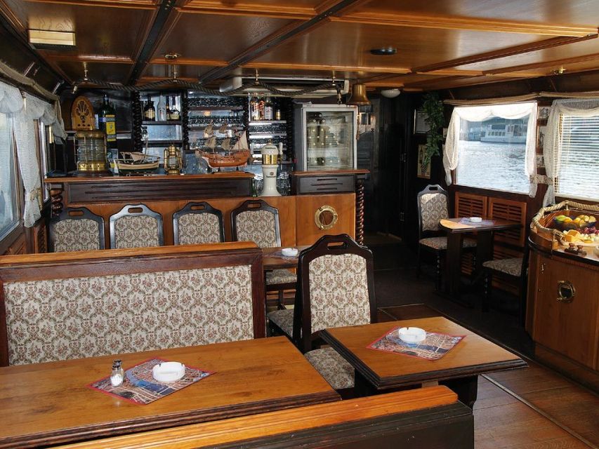 Prague: 2-Hour Lunch Cruise on the Vltava River - Prague Castle, Petřín Hill, and the high views