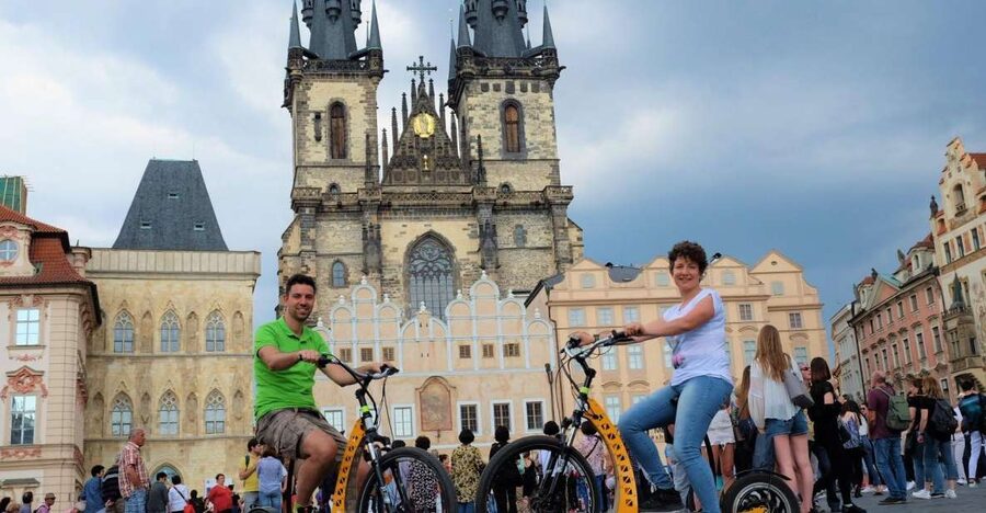 Prague: 2-Hour Old District & Riverside E-Scooter Tour - What the guide and language options add