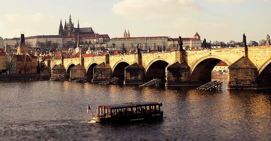 Prague: 2 hours city tour + 1 hour boat cruise - Key points to know before you book