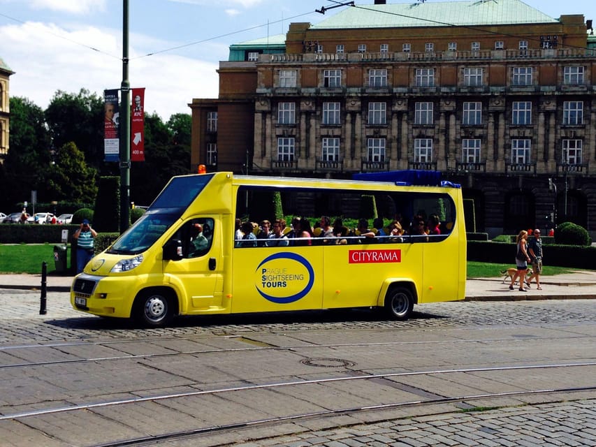 Prague: 2 hours city tour + 1 hour boat cruise - A compact way to meet Prague
