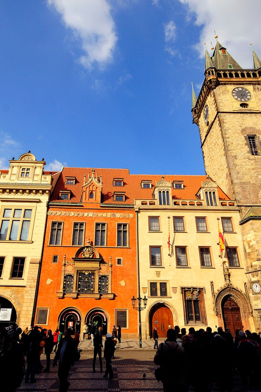 Prague: 2 hours city tour + 1 hour boat cruise - Thirty minutes in the Prague Castle complex