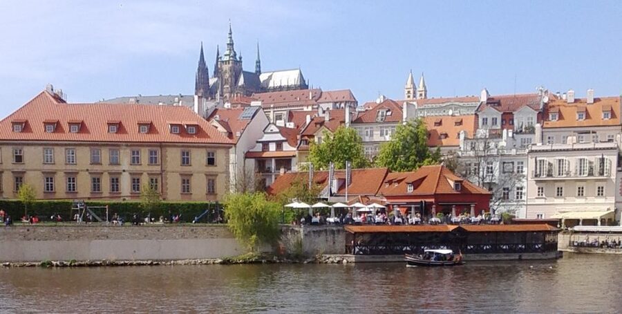 Prague: 3-hour Evening River Cruise with Dinner - Starting at Náměstí Republiky