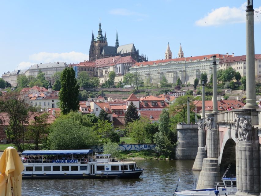 Prague: 3-hour Evening River Cruise with Dinner - Who will enjoy this cruise most?