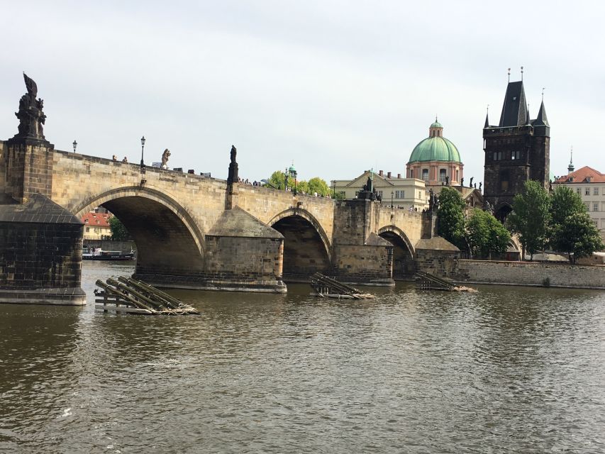 Prague: 3-hour Evening River Cruise with Dinner - Seeing Prague from the Vltava