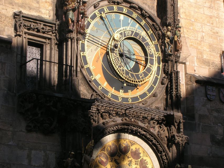 Prague: 3-Hour Old Town and Prague Castle Tour in German - The included tram ride uphill