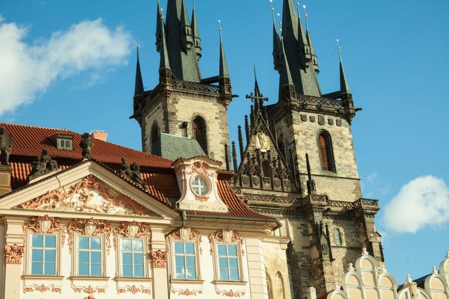 Prague: 3-Hour Old Town and Prague Castle Tour in German - Old Town Square and Prague’s opening scene