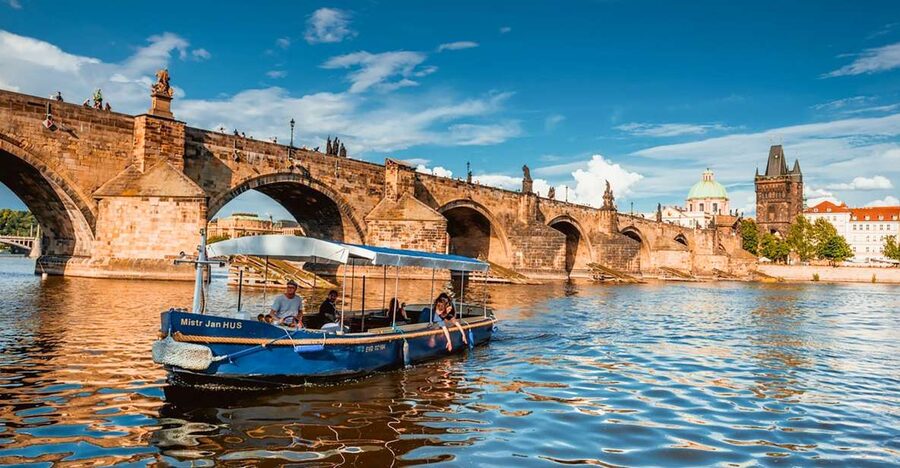 Prague: 45-Minute Sightseeing Cruise to Devil's Channel - Cruising beneath Pragues famous skyline