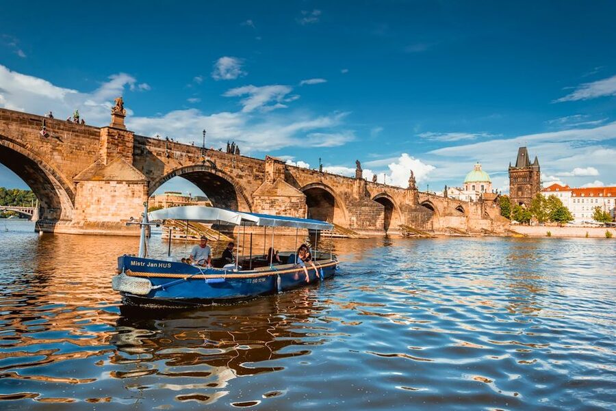 Prague: 45-Minute Sightseeing Cruise to Devil's Channel - Turning into Devils Channel