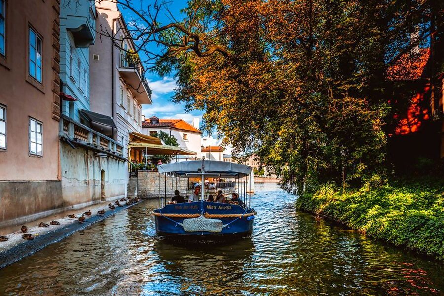Prague: 45-Minute Sightseeing Cruise to Devil's Channel - Winter comfort and seasonal timing