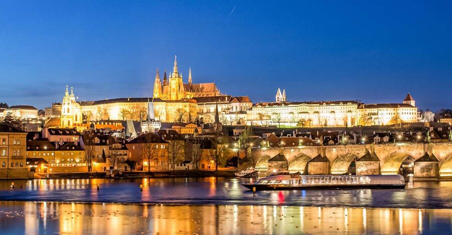 Prague: 50-Minute Sightseeing Evening Cruise - Key points to know before boarding