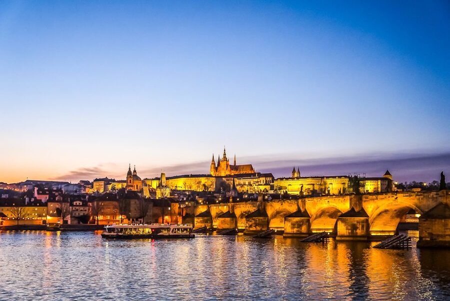 Prague: 50-Minute Sightseeing Evening Cruise - Charles Bridge after dark