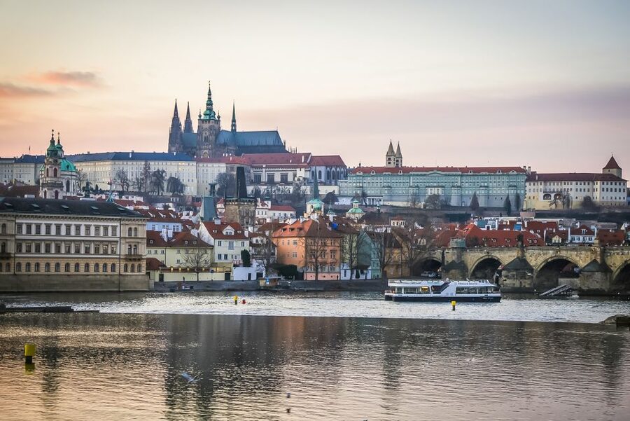 Prague: 50-Minute Sightseeing Evening Cruise - Kampa Island and Petřín Tower from the river