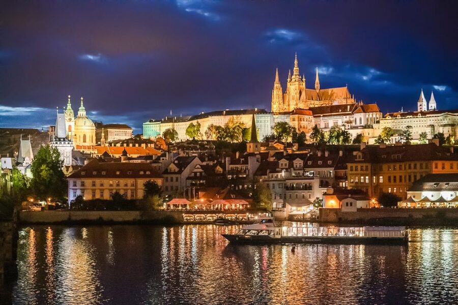 Prague: 50-Minute Sightseeing Evening Cruise - Prague Castle from its best river angle