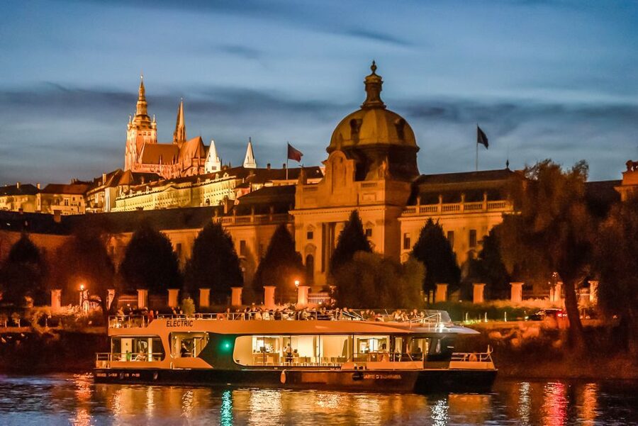 Prague: 50-Minute Sightseeing Evening Cruise - Štvanice Island and the return journey