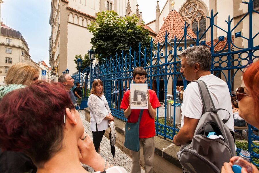 Prague: 6-Hour City Tour including Cruise and Lunch - Walking demands, group size, and guide quality