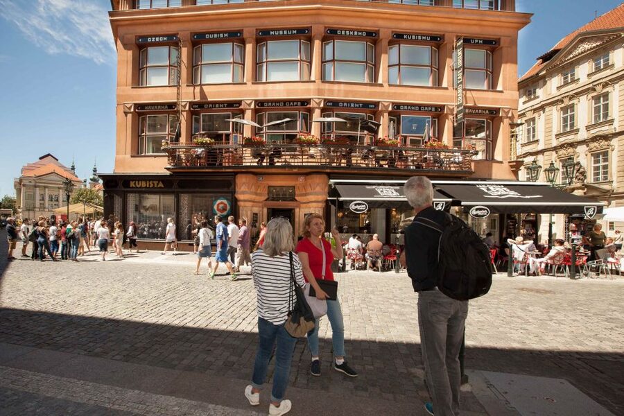 Prague: 6-Hour City Tour including Cruise and Lunch - The tram ride to Prague Castle