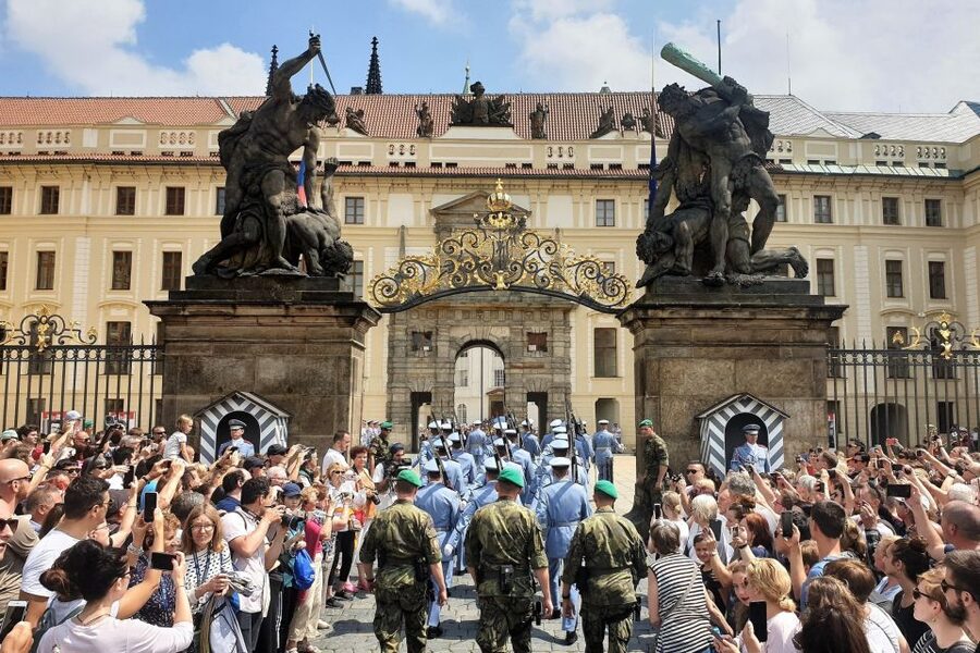 Prague: 6-Hour Tour with River Boat Cruise and Lunch - Who should book this Prague tour?