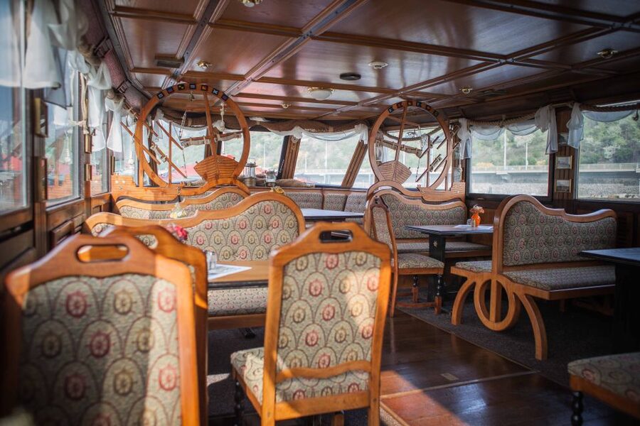 Prague: Afternoon Beer Cruise with Drinks Included - How Much Guiding Should You Expect?