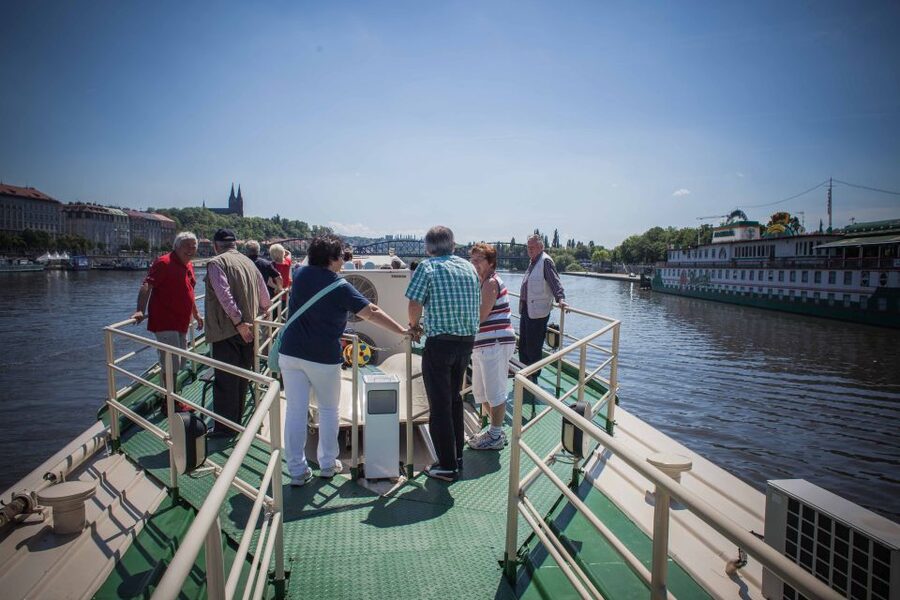 Prague: Afternoon Beer Cruise with Drinks Included - What This Prague River Cruise Really Offers