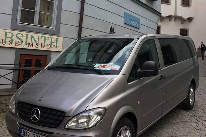 PRAGUE AIRPORT - CITY TRANSFERS in Spanish - Choosing between one to three people and four to eight