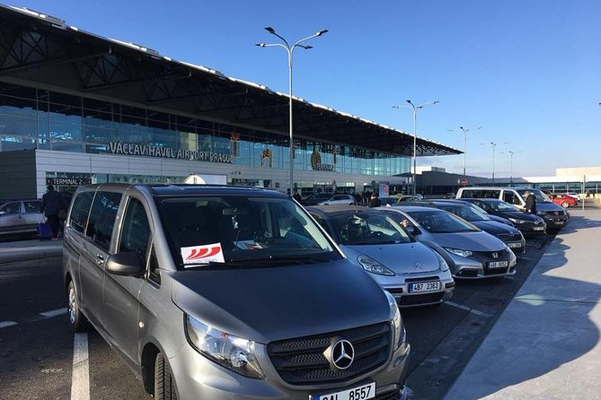 PRAGUE AIRPORT - CITY TRANSFERS in Spanish - A 20 to 50-minute ride into Prague