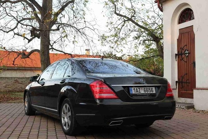 Prague airport luxury transfer by a Mercedes Benz S class - Who will appreciate this service most