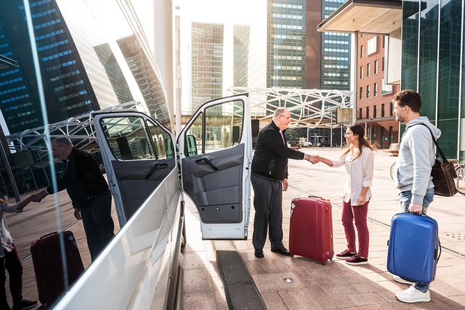 Prague Airport (PRG) Departure Transfer from Prague City - A direct 40-minute ride to Václav Havel Airport